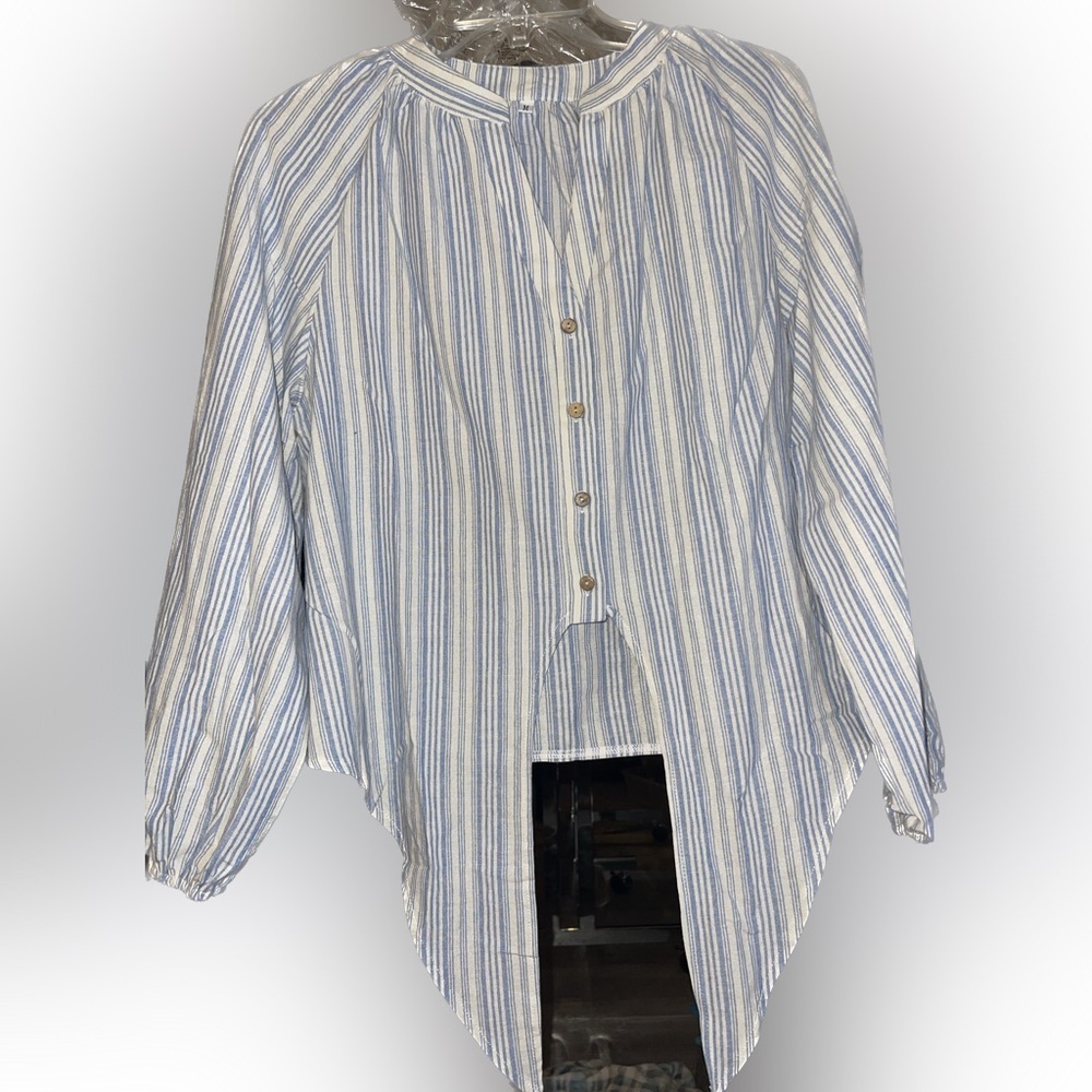 Blue & White tie-hem, v-neck top, Sz. M - Picture 2 of 2